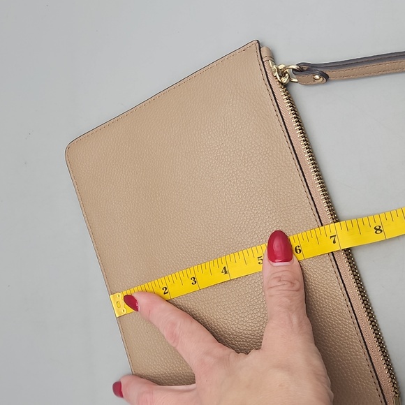 Michael Kors Bags Michael Kors Jet Set Travel XL Clutch - Picture 11 of 15